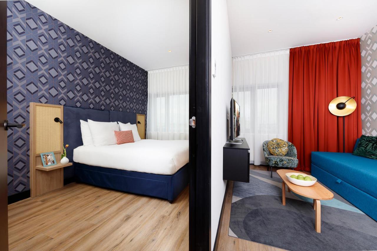 One-Bedroom Apartment,976515967:JPEG