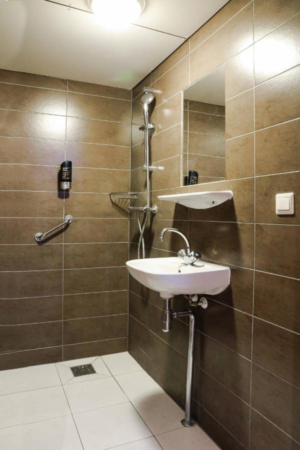 Twin Room with Private Bathroom