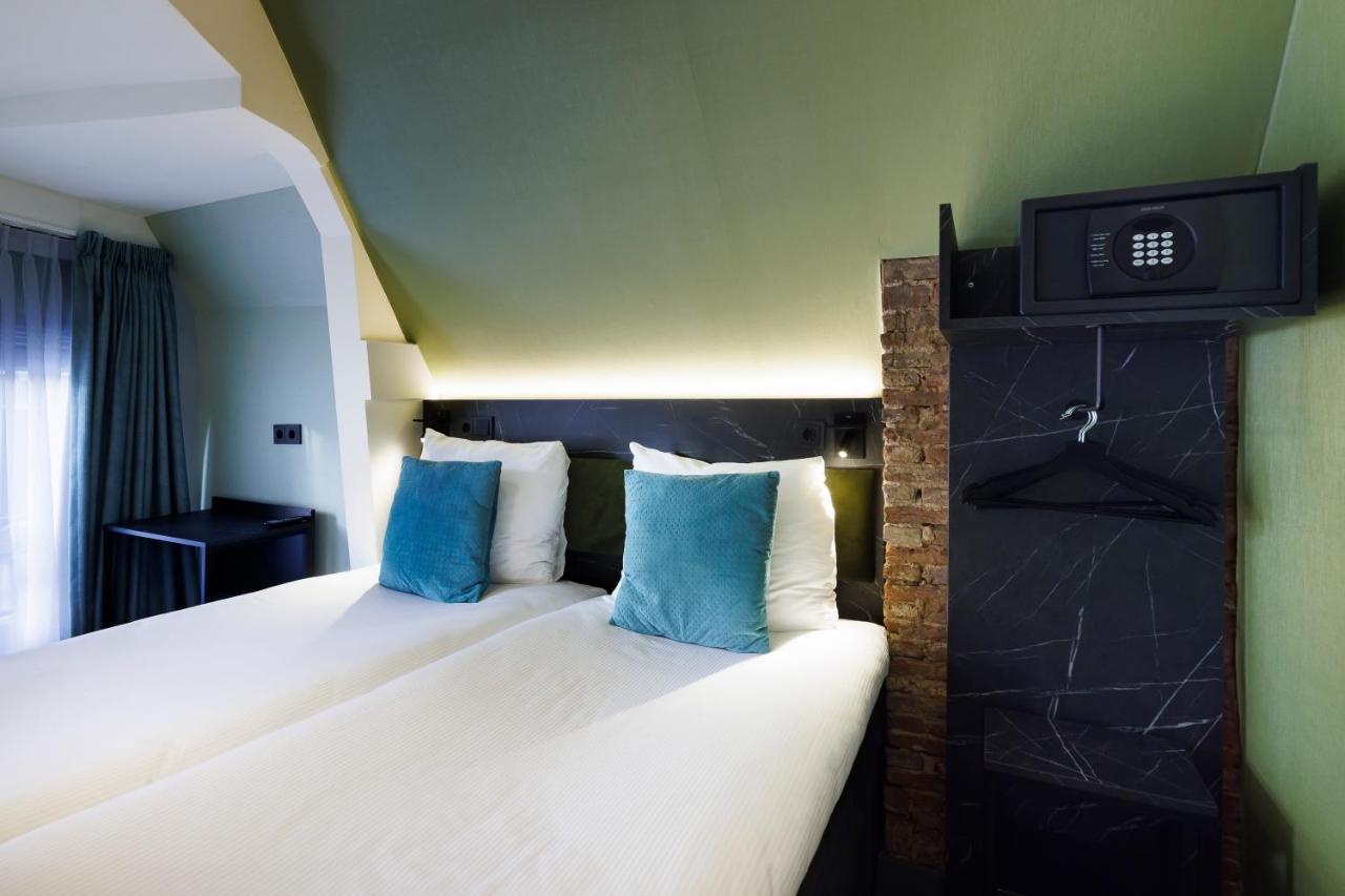 Twin Room with Shared Toilet