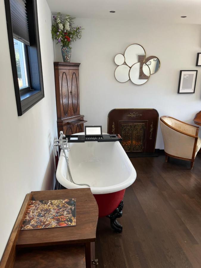 Deluxe Double Room Bath