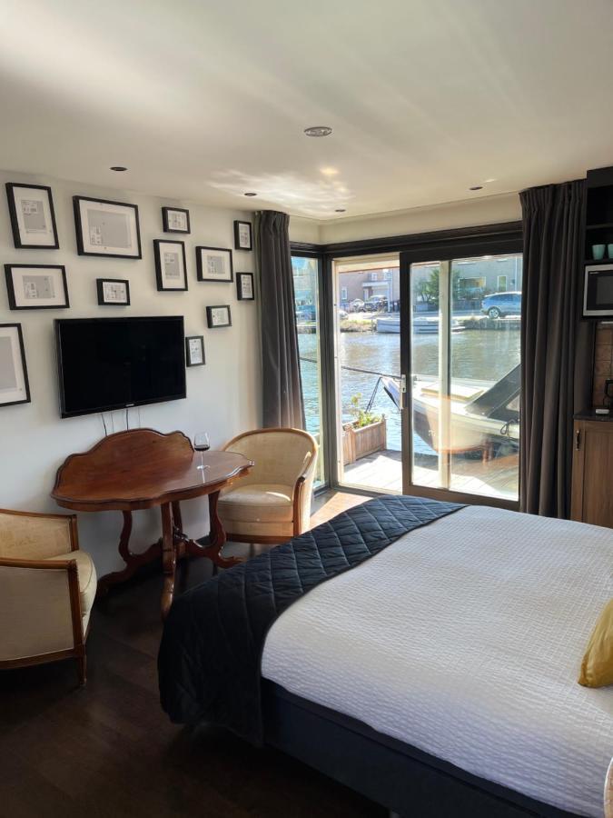 Deluxe Double Room Bath