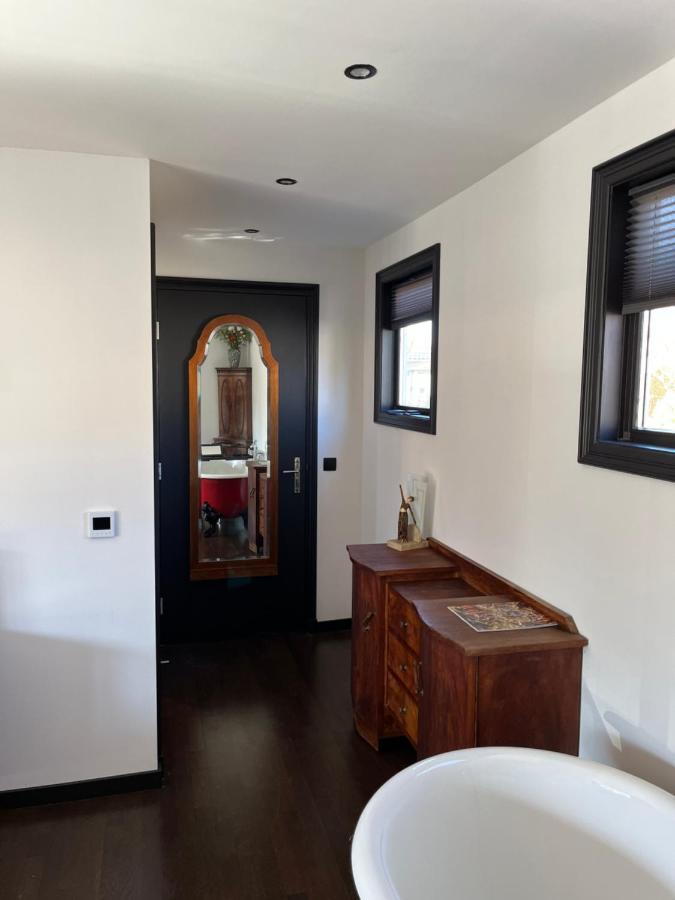 Deluxe Double Room Bath