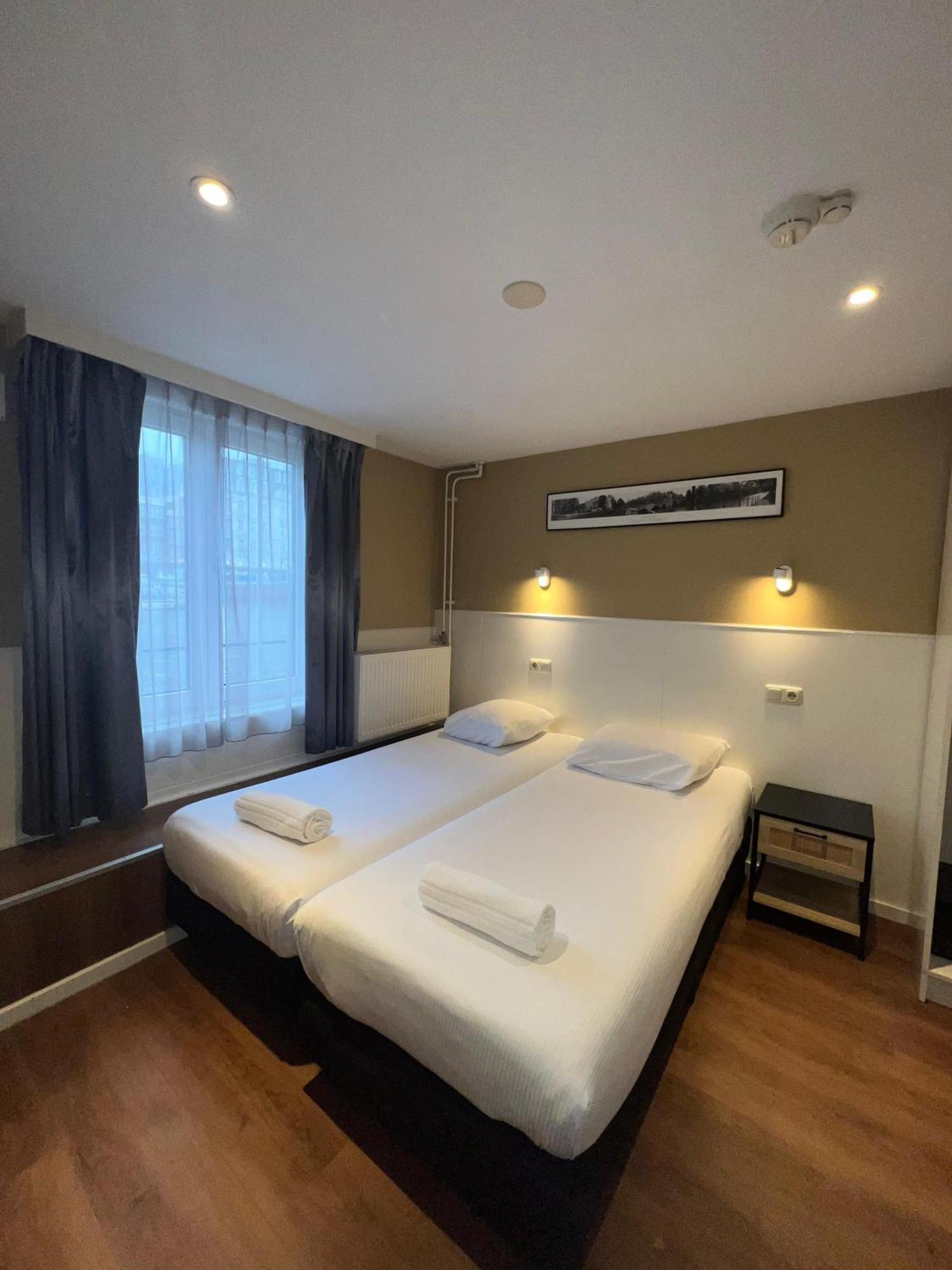 Double or Twin Room Private Bathroom