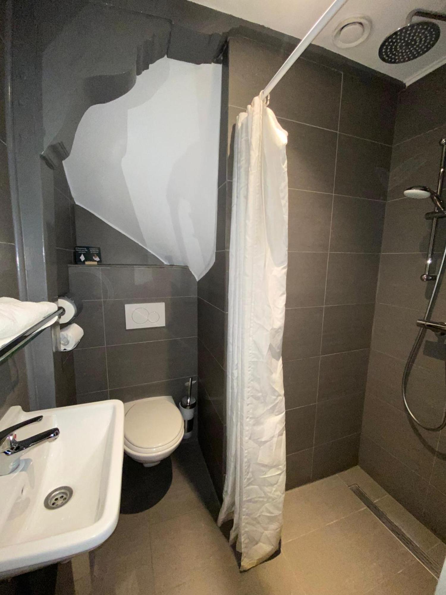 Double or Twin Room Private Bathroom
