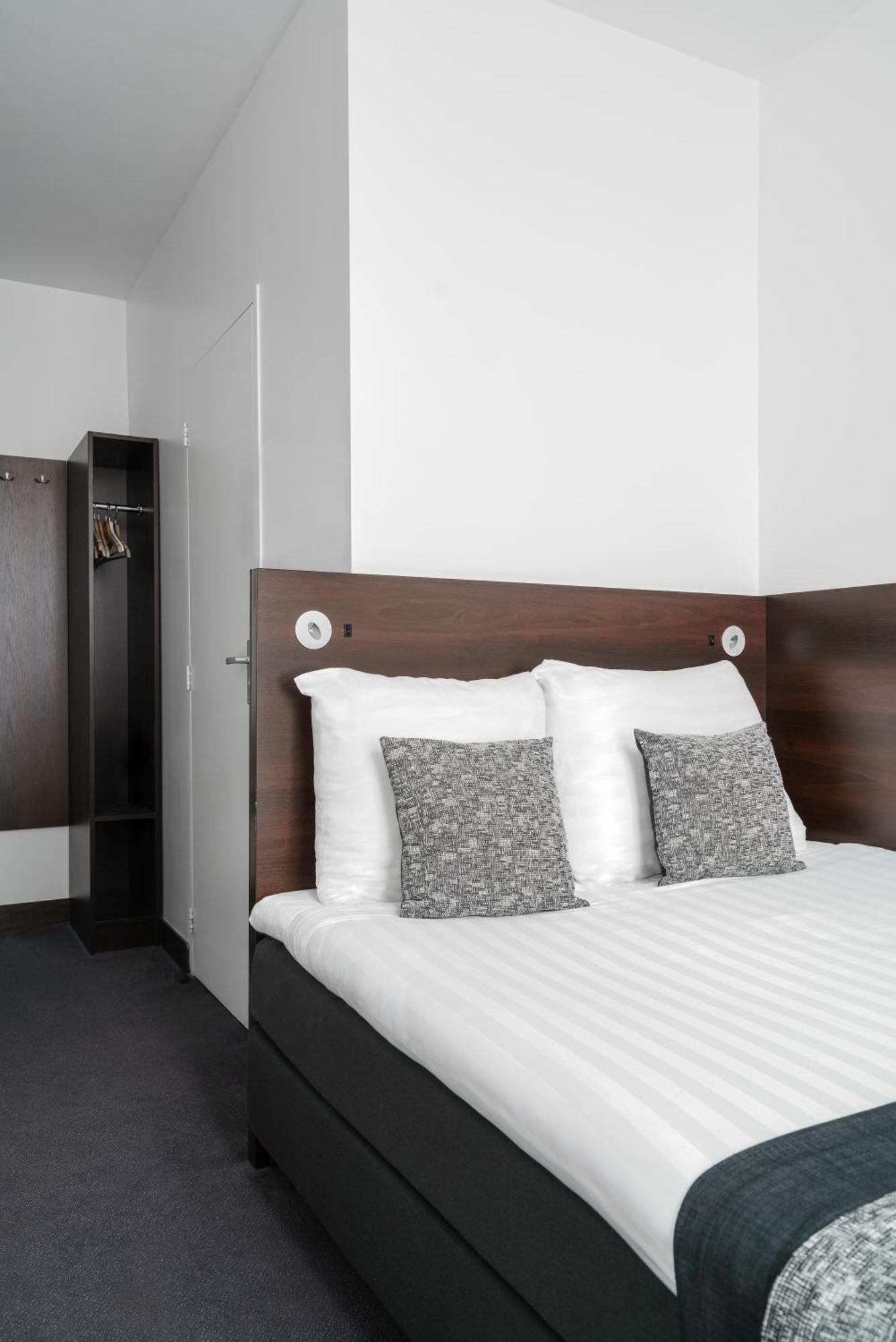 Small Double Room,1516414372:JPEG