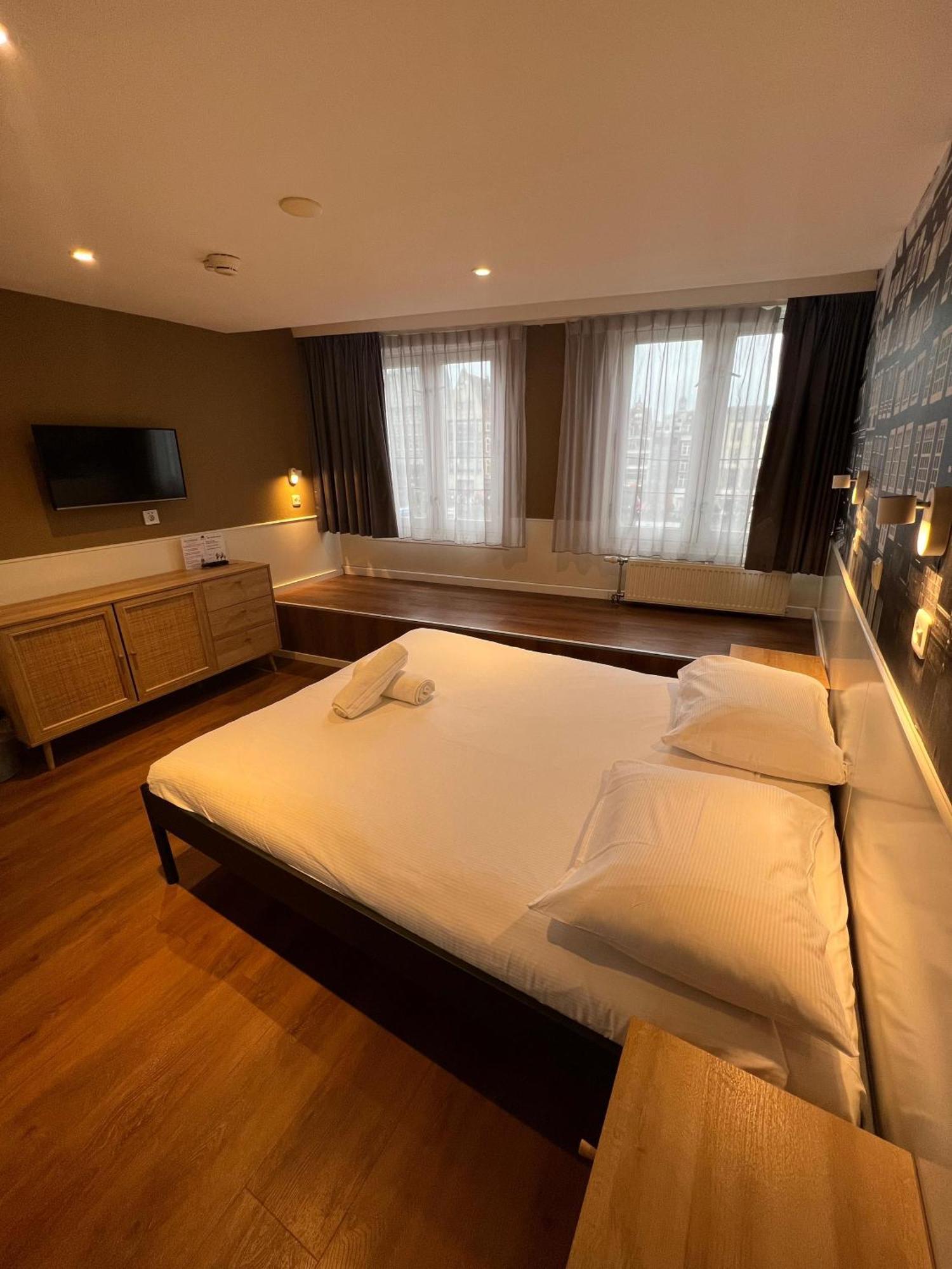 Double or Twin Room Canal View