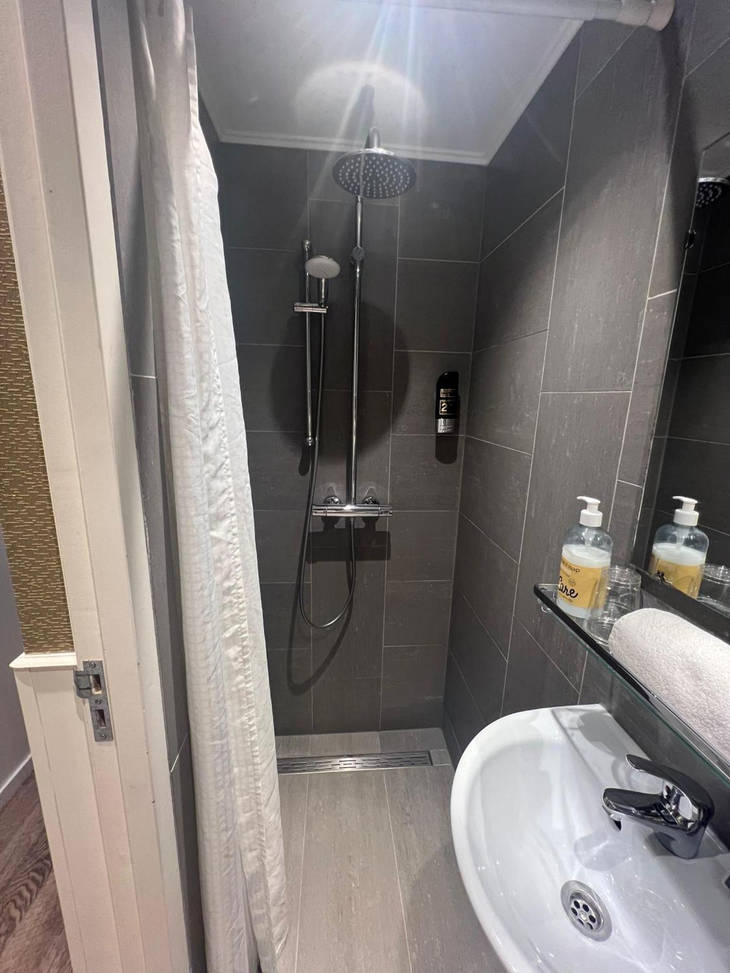 Single Room Private Shower Toilet