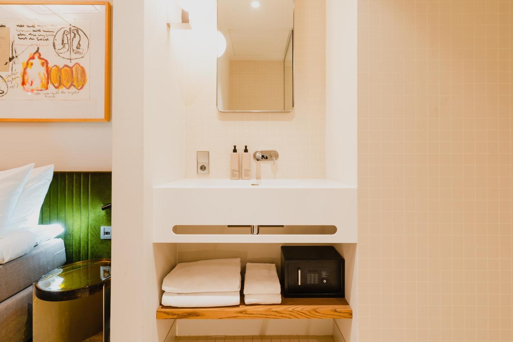 Indoor Double or Twin Room,1542282889:JPEG