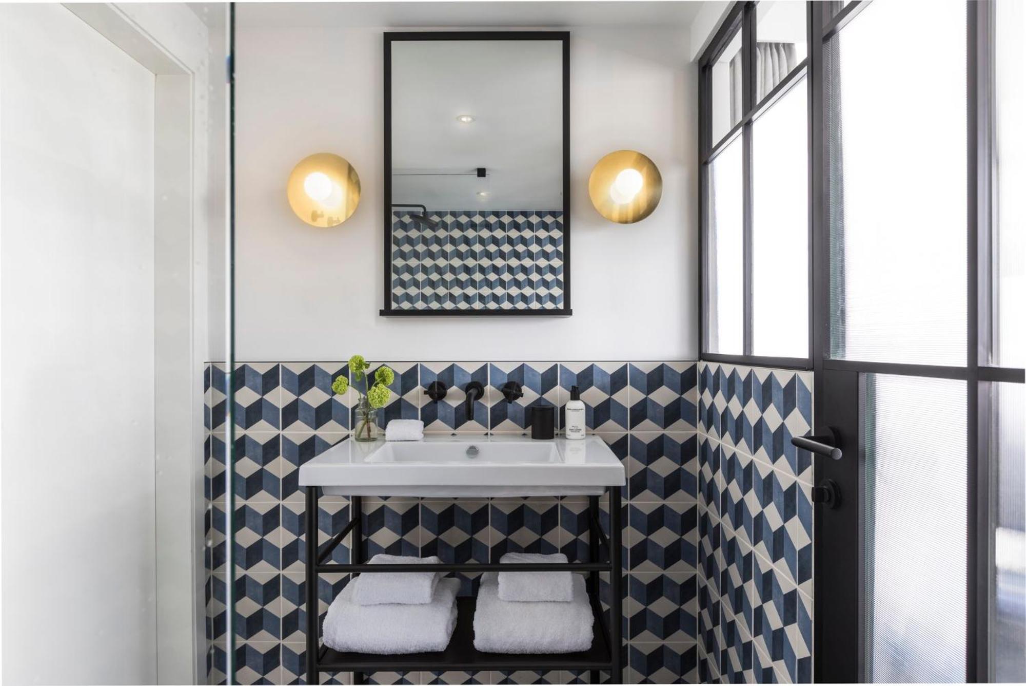 Premium King Room with Street View