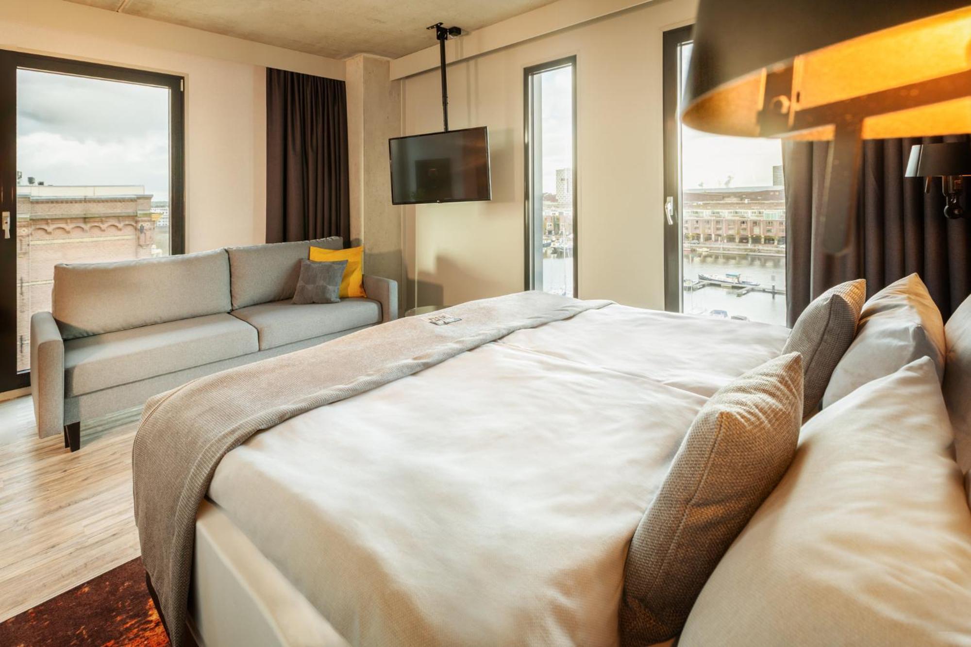 Premium Queen Room with Sofa Bed and Harbour View,952560694:JPEG