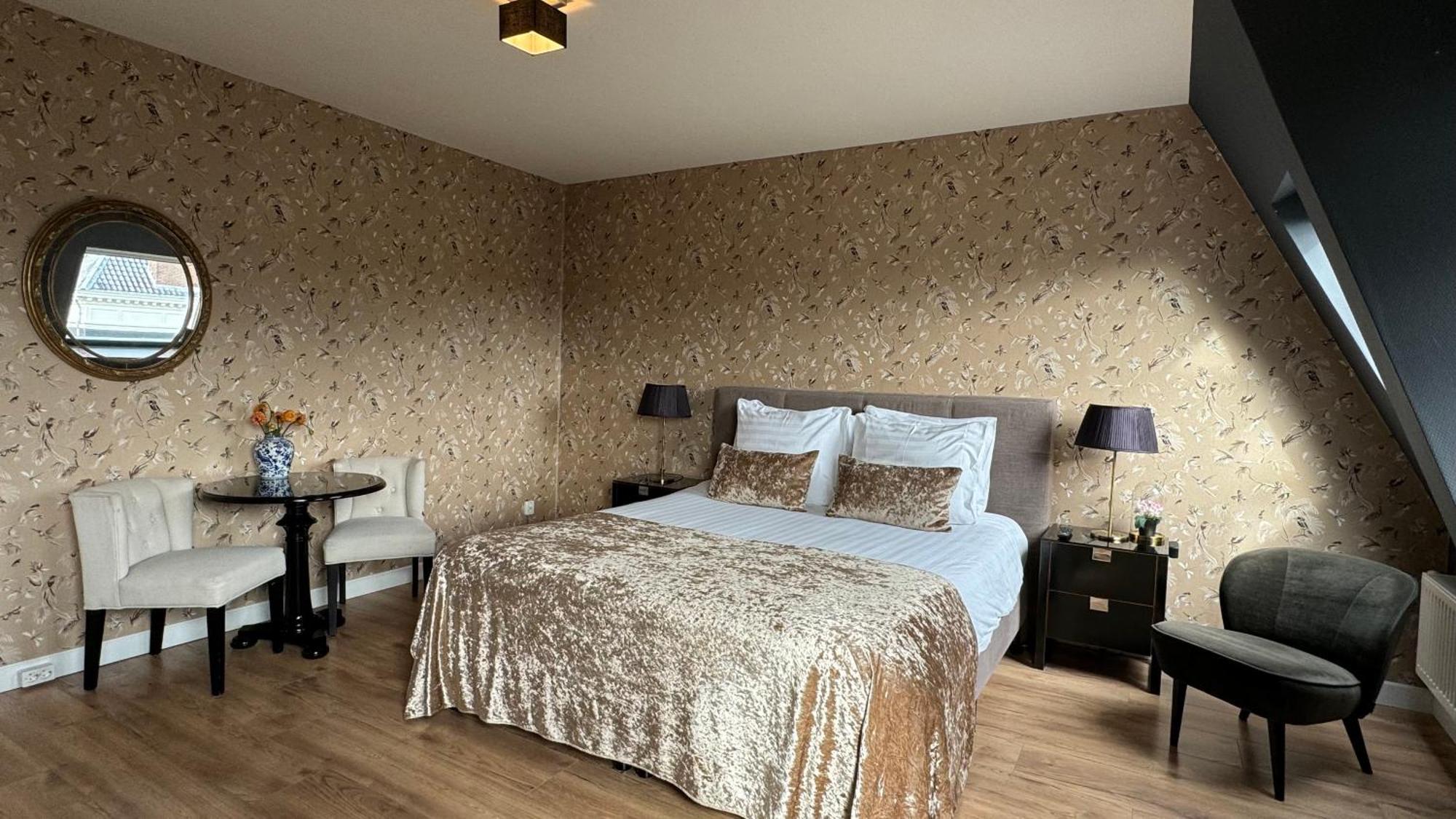 Double or Twin Room Canal View