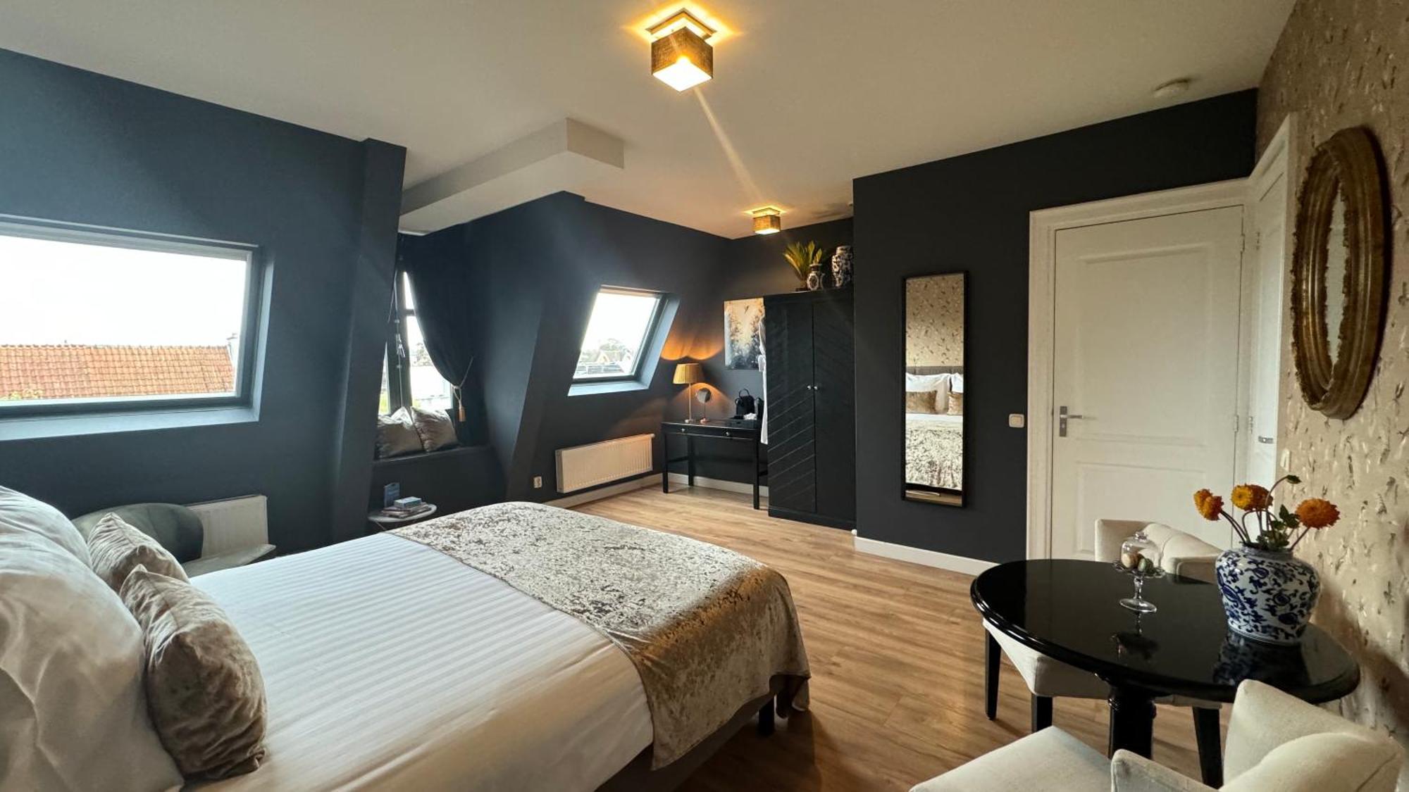 Double or Twin Room Canal View