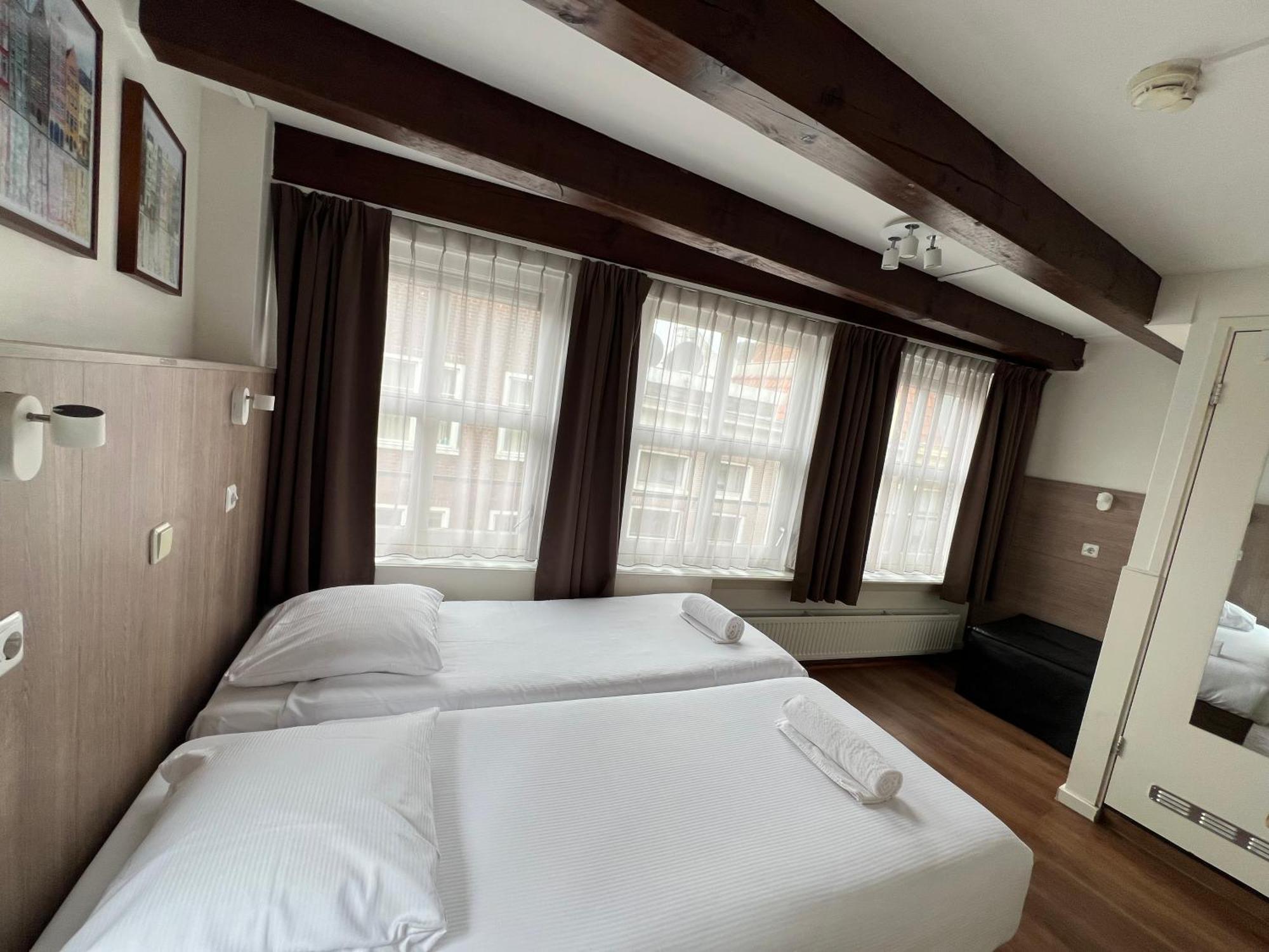 Double or Twin Room Private Bathroom