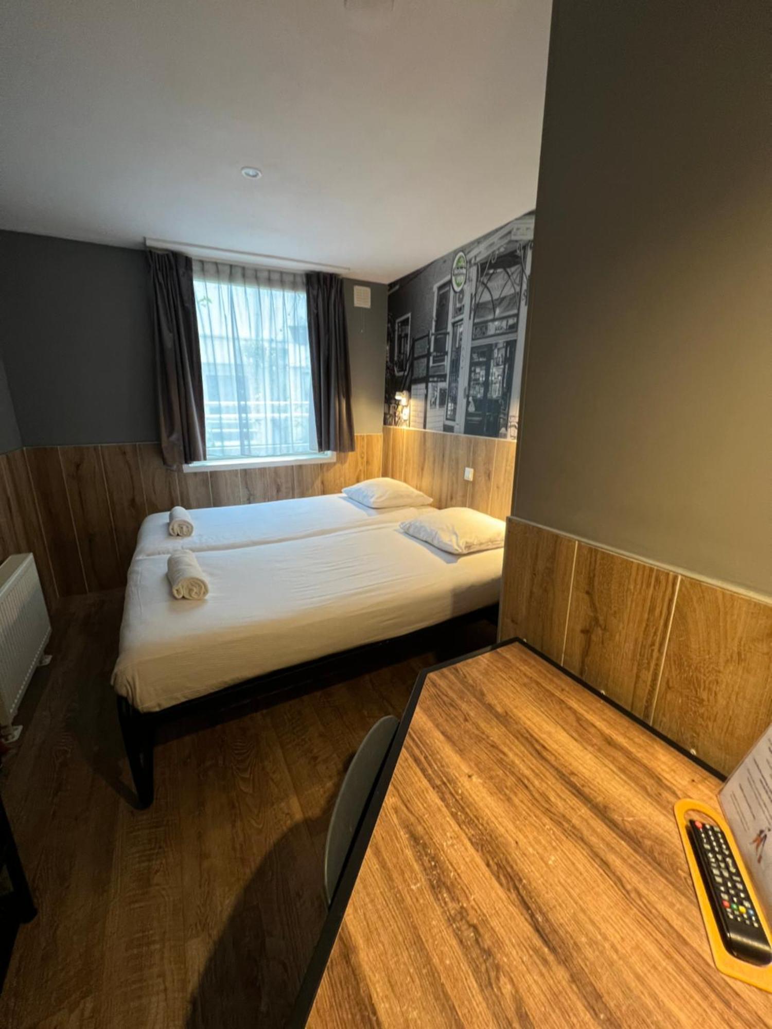 Double or Twin Room Private Bathroom