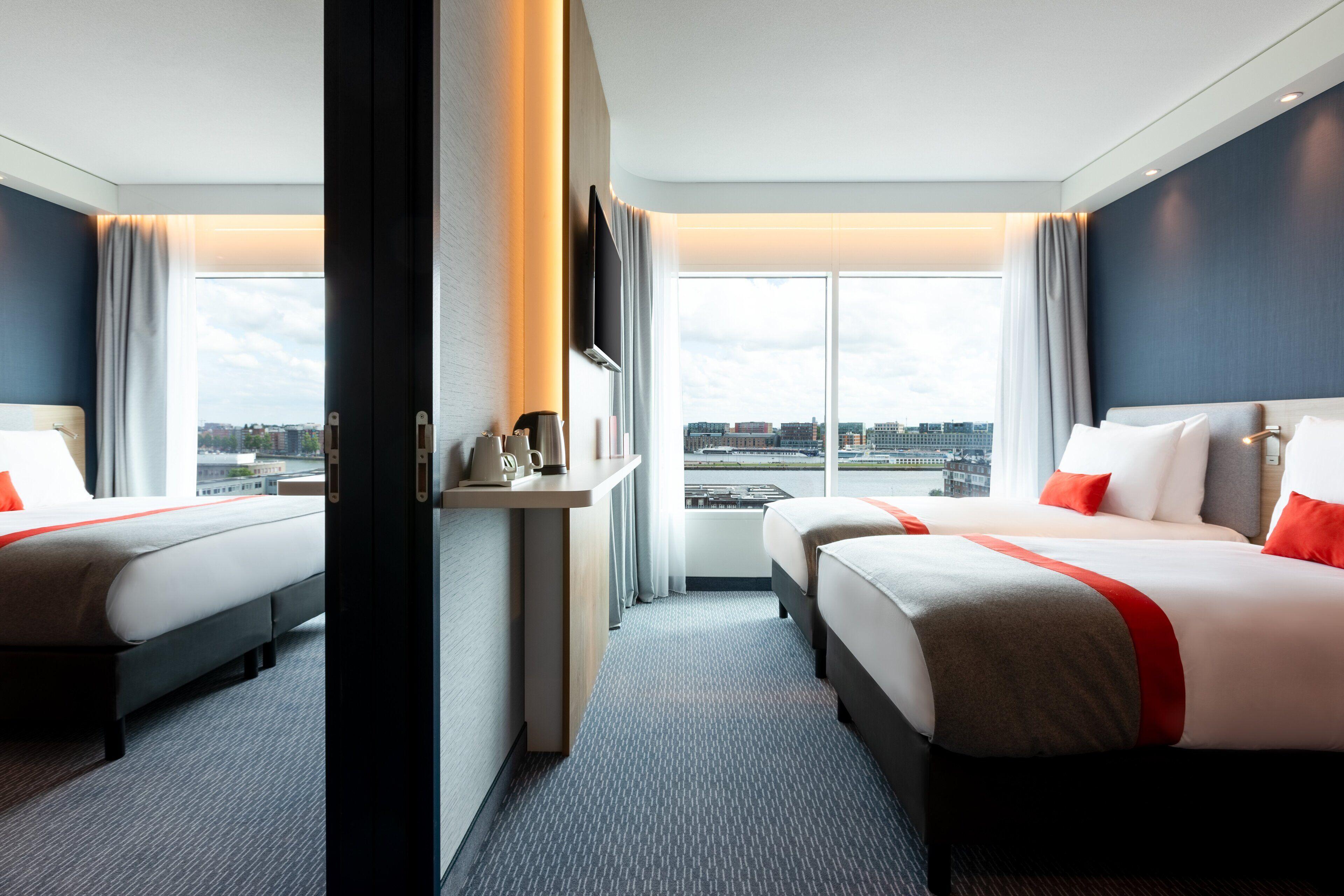 Standard Queen Room City View