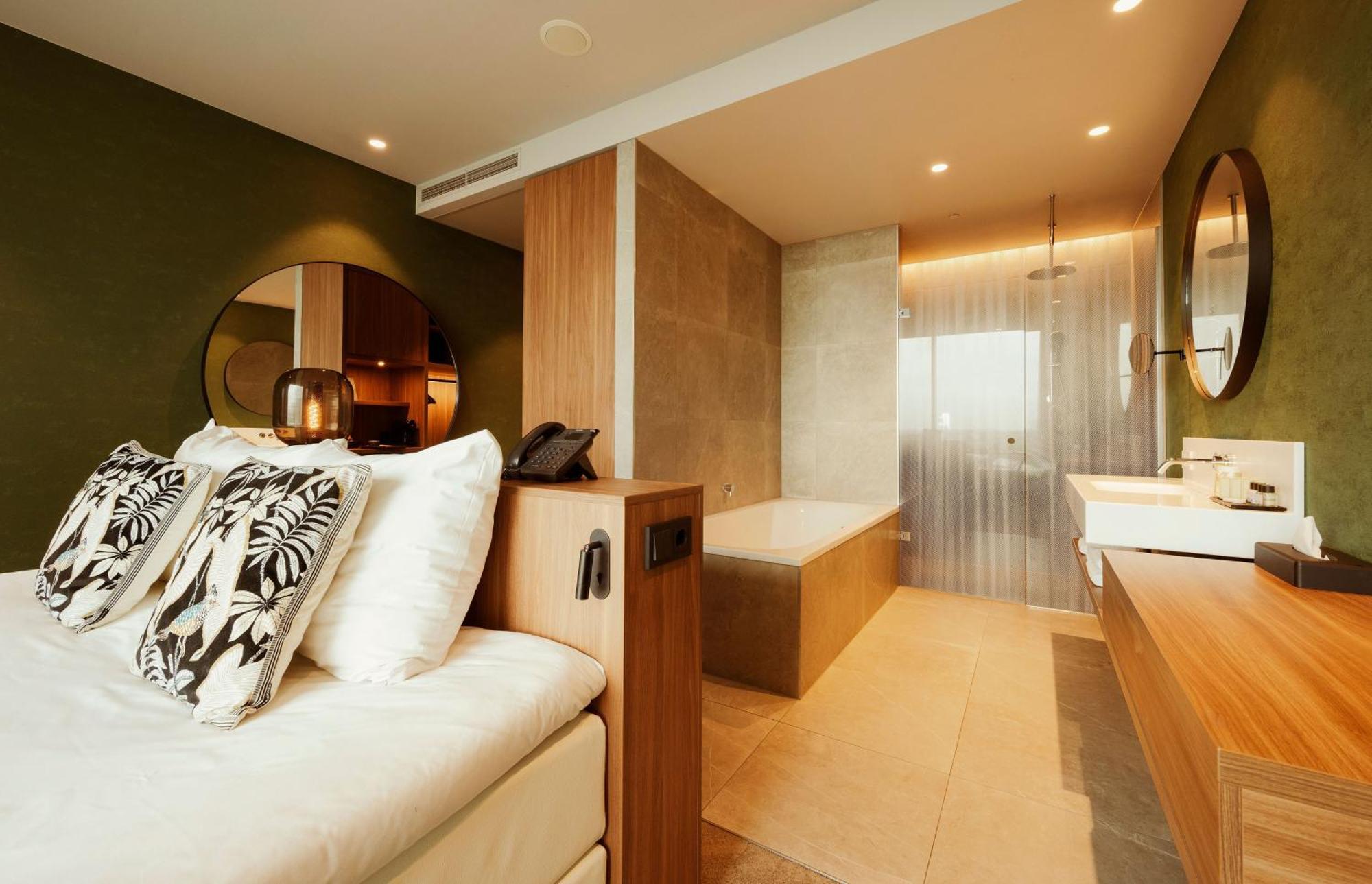 Comfort King - with bath,1743356298:JPEG