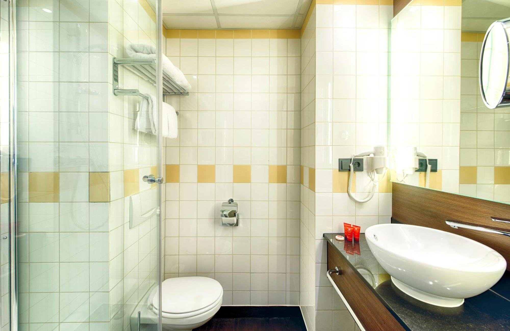 Comfort Room 1 Twin Bed 1 Single Bed