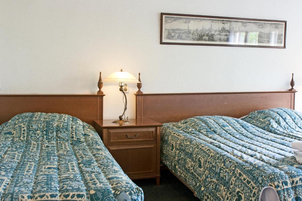 Quintuple Room