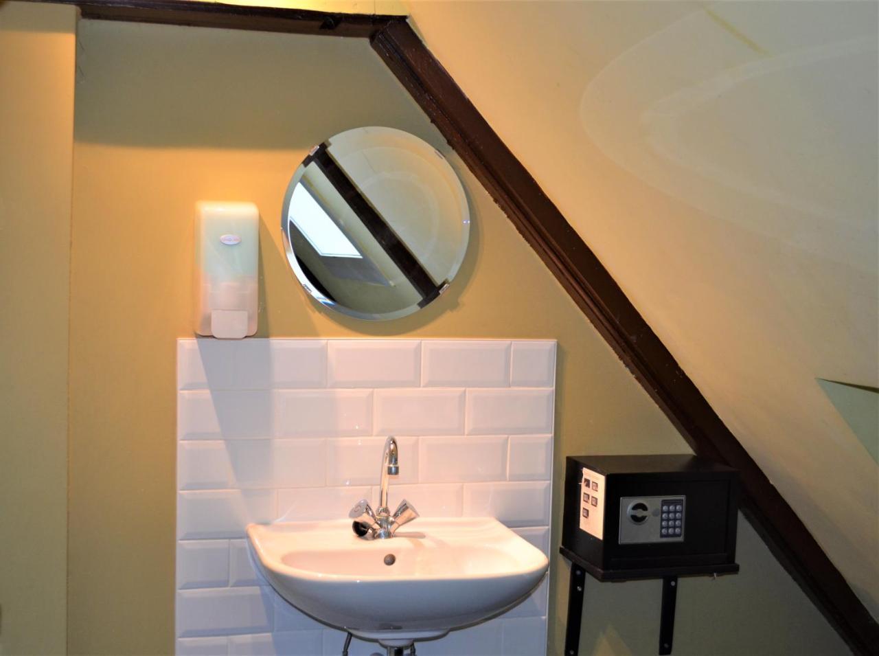 Twin Room with Shared Bathroom