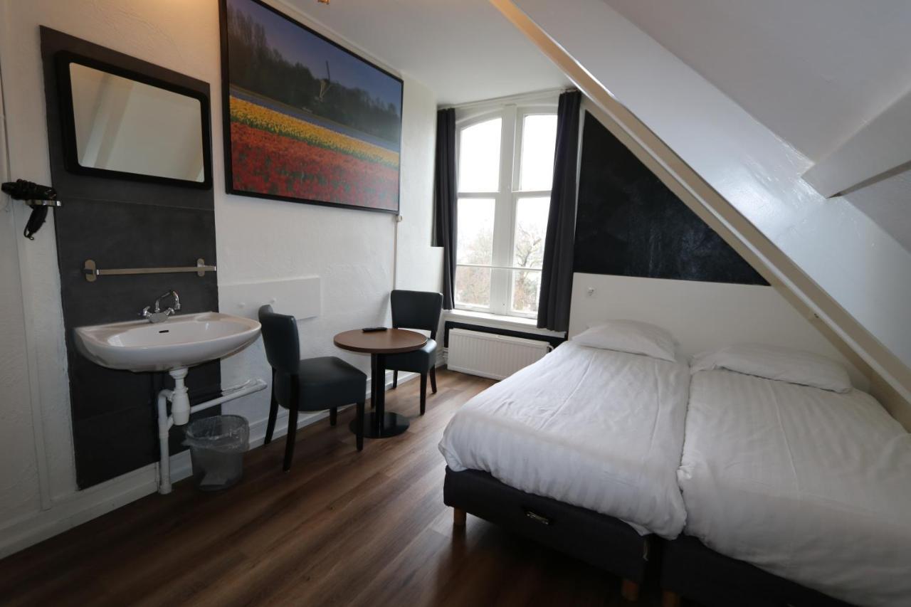 Twin Room with Shared Bathroom,974795869:JPEG