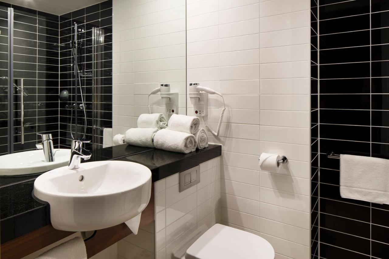Standard Twin Room with City View
