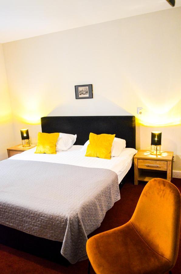 Twin Room with Private Bathroom