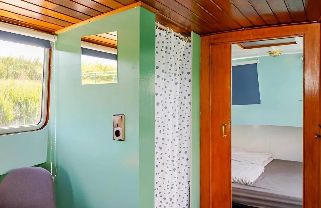 Floating B&B Amsterdam-1