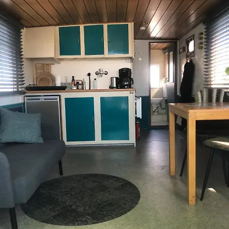 Floating B&B Amsterdam-3