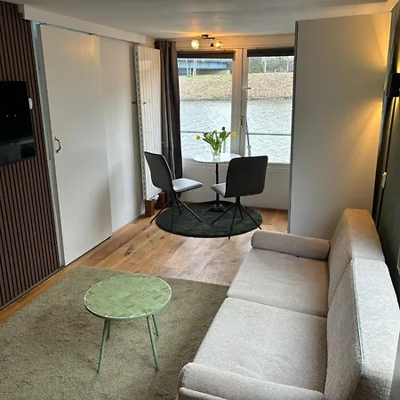 Houseboat Amsterdam-3