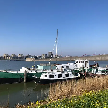 Floating B&B Amsterdam-2