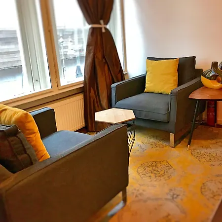 Amsterdam 4 Holiday Guestrooms-2