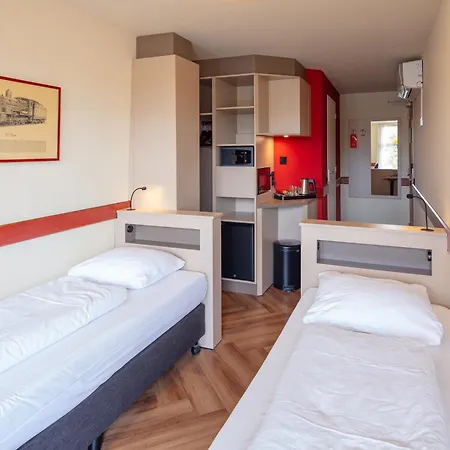 A-Train Hotel-3