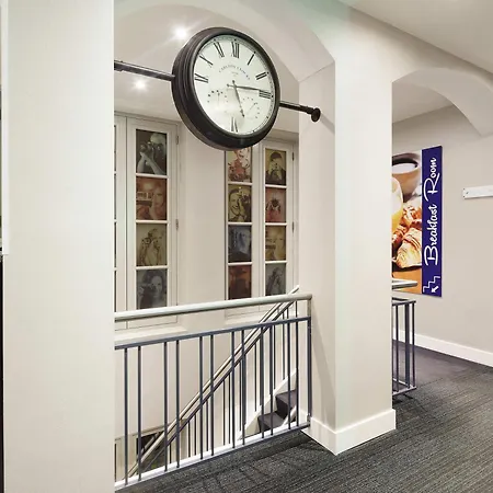 Ibis Styles Amsterdam Central Station-3
